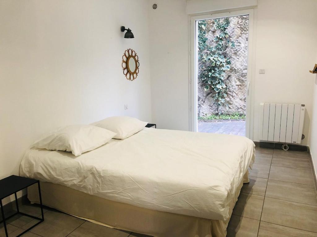 Ένα ή περισσότερα κρεβάτια σε δωμάτιο στο Loft à 500 m de la plage