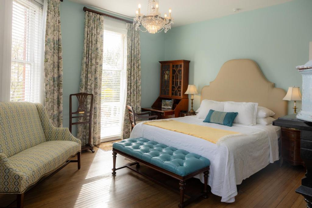 Kehoe House, Historic Inns of Savannah Collection - Russell Fiore - Camera King Grand Superior