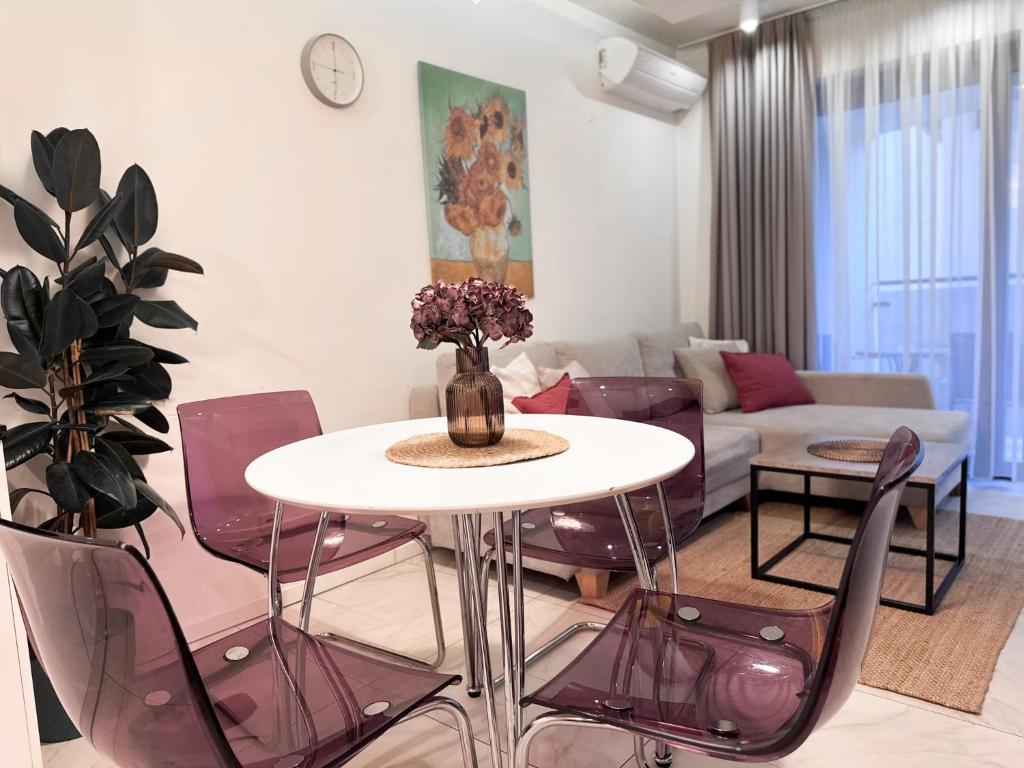 Posedenie v ubytovaní Main Station&Old Town Suites by Inpoint