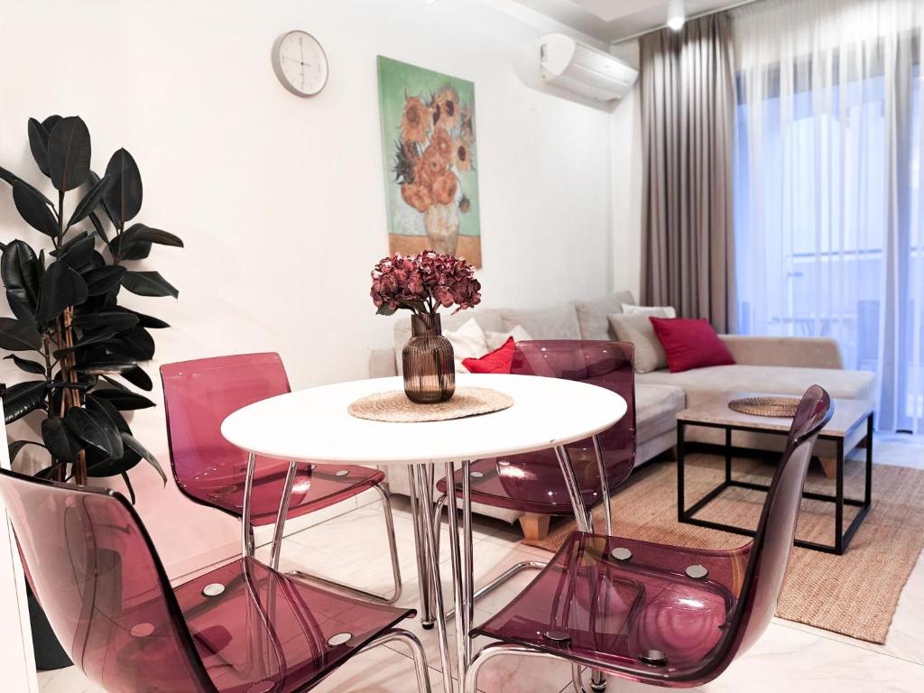Posedenie v ubytovaní Main Station&Old Town Suites by Inpoint