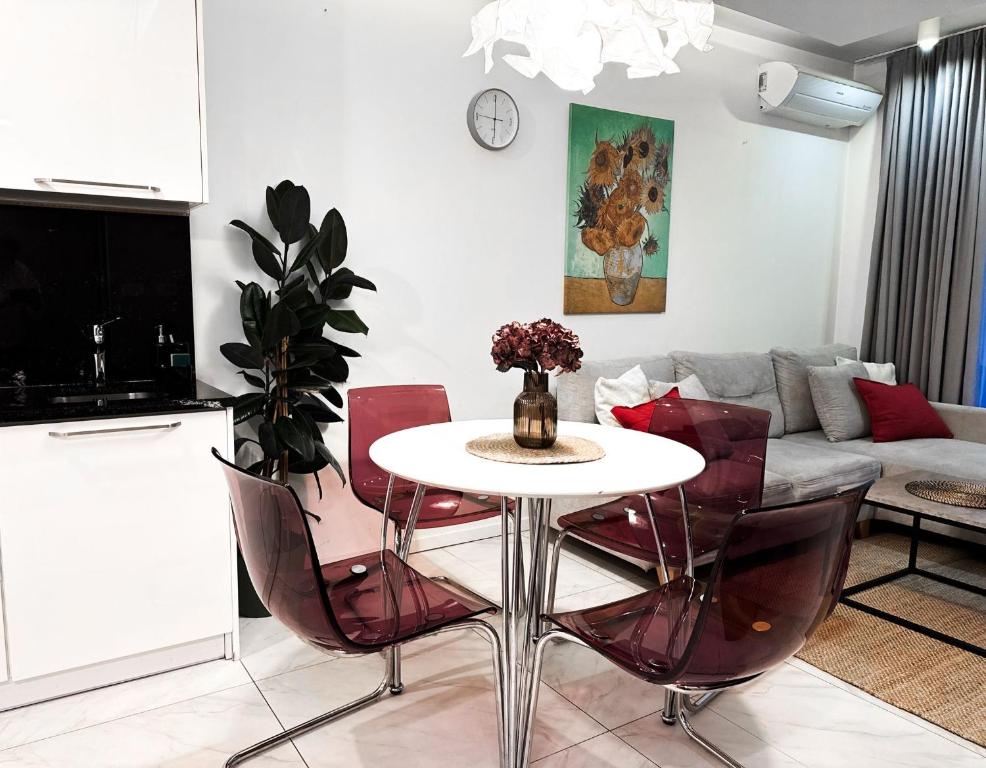 Posedenie v ubytovaní Main Station&Old Town Suites by Inpoint