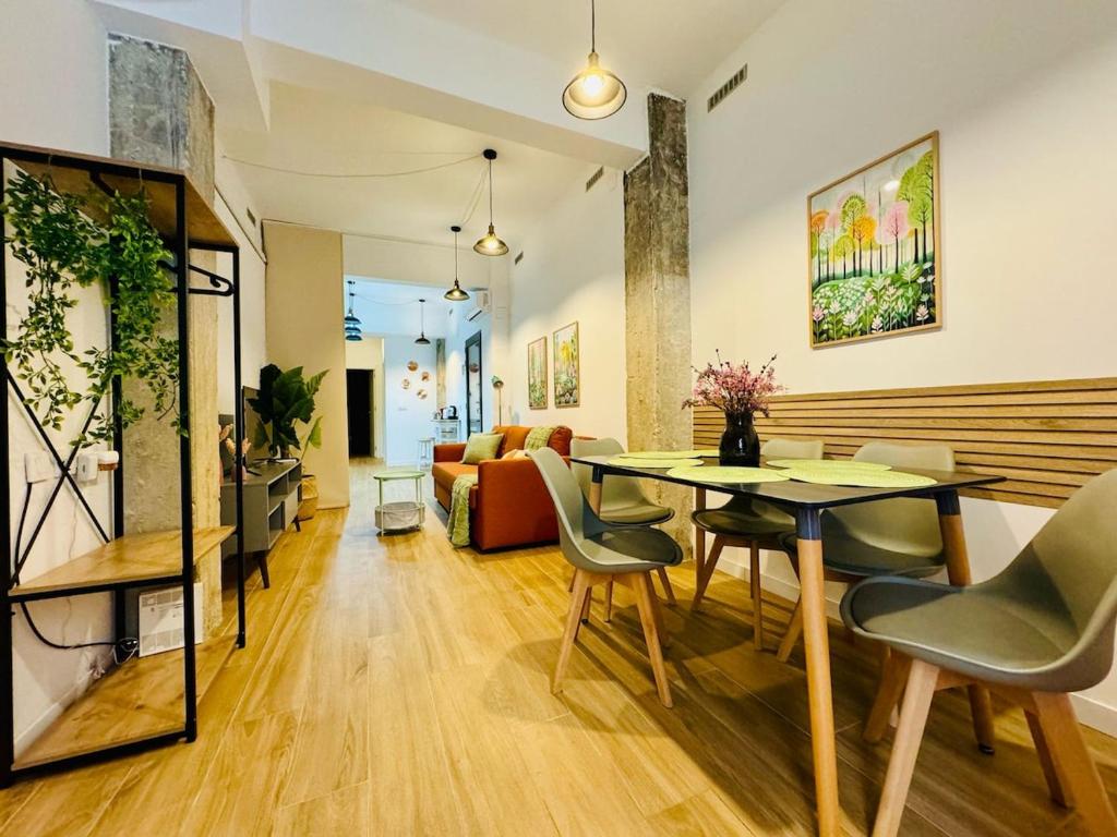 ORI A Cool & wide apartment next to historic center