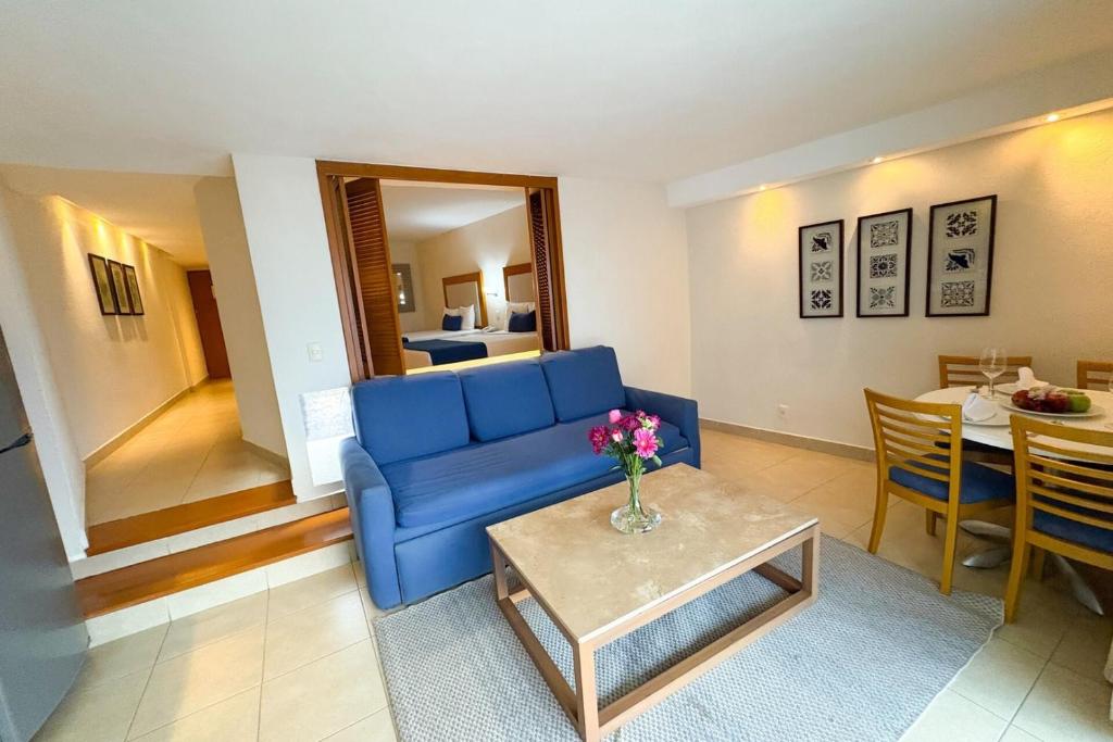 Partial View, WiFi & Hotel Amenities! 휴식 공간