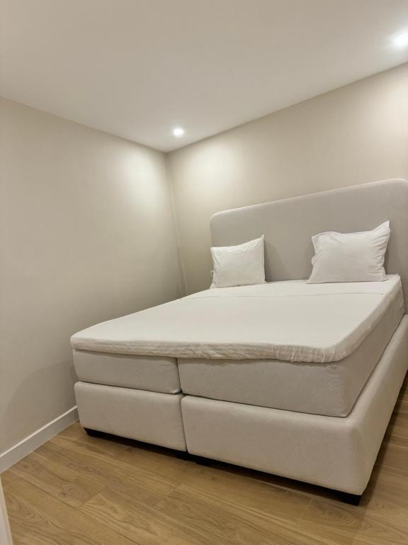 Postel nebo postele na pokoji v ubytování belle vue appartement al hoceima