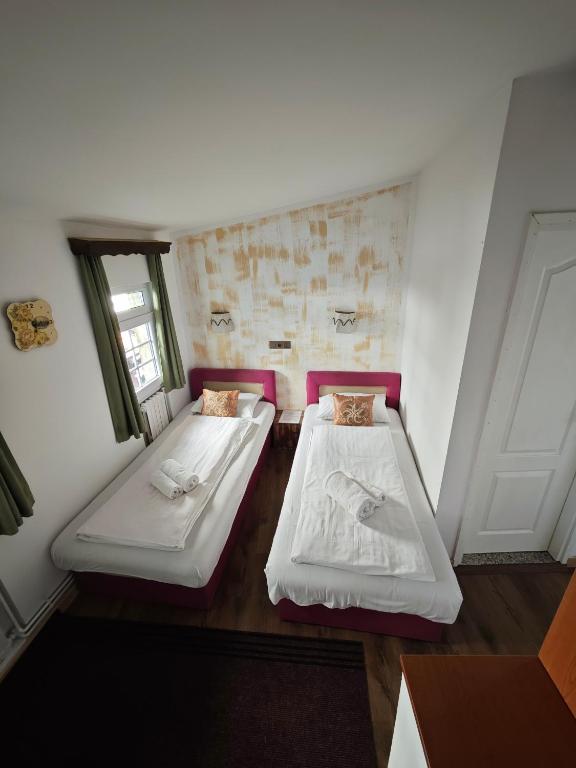 Guesthouse Yildiz - Twin Room With Private Bathroom