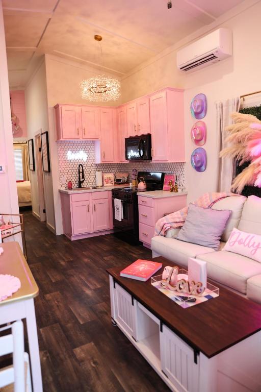 a living room with a couch and a kitchen at Dolly's Place 6260 in Dover
