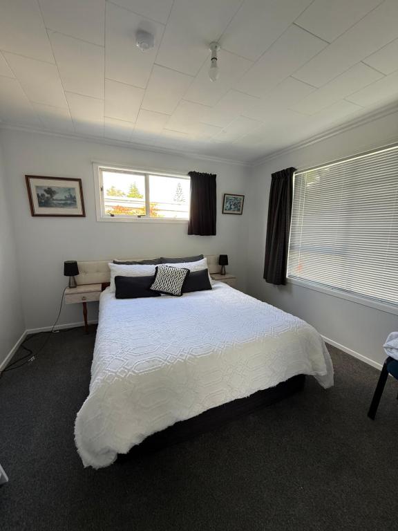 Postel nebo postele na pokoji v ubytování Inglewood shared Home BNB