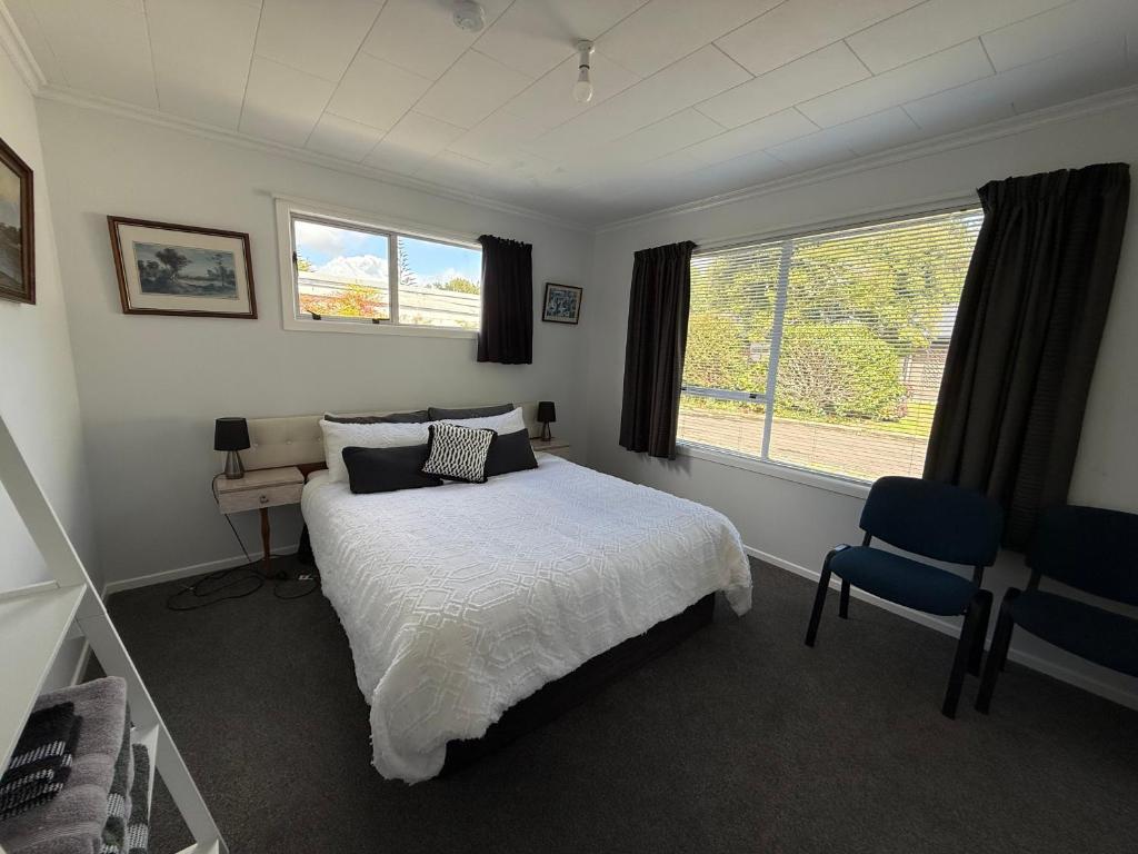 Postel nebo postele na pokoji v ubytování Inglewood shared Home BNB