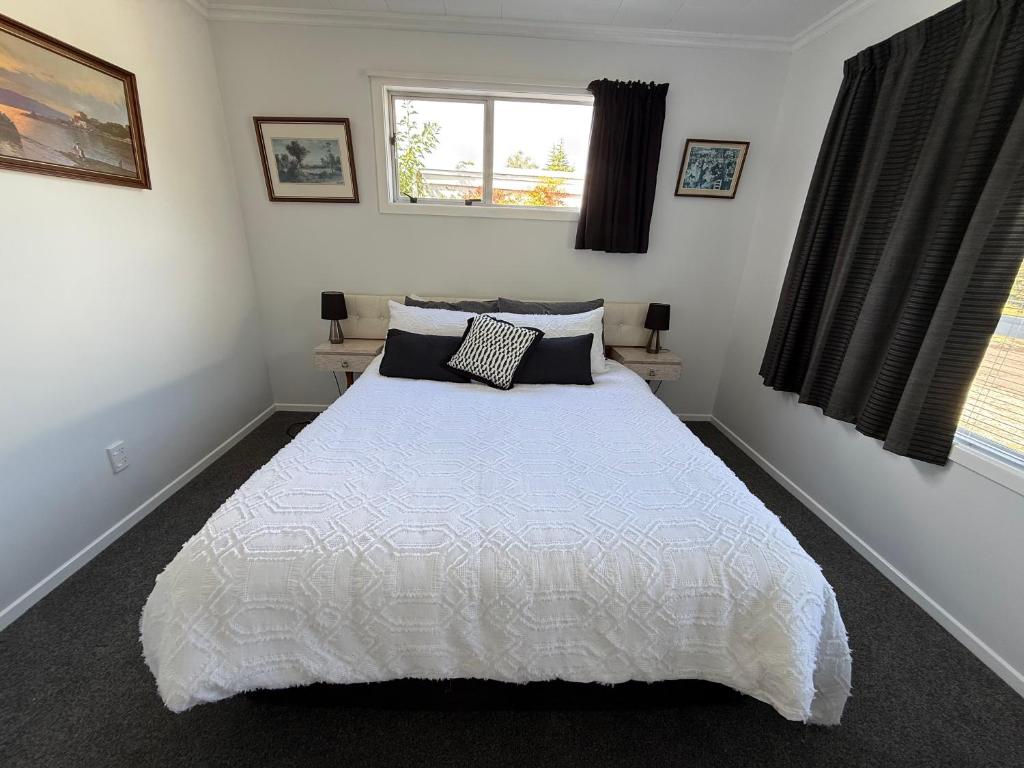Postel nebo postele na pokoji v ubytování Inglewood shared Home BNB