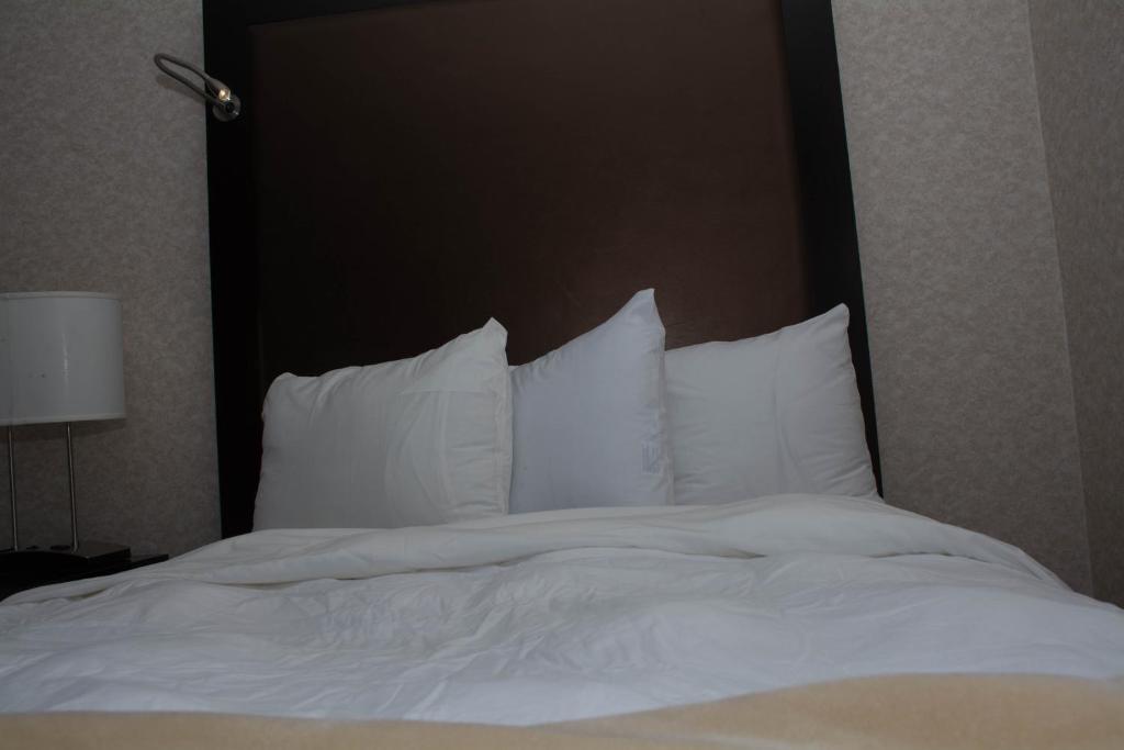Atlantic Inn and Suites - Wall Township - Queen Room - No Fumar