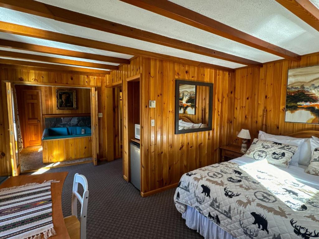Postel nebo postele na pokoji v ubytování Xenia Lodge
