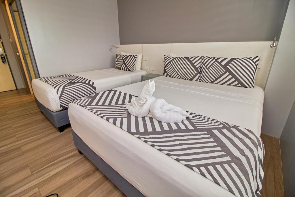 Postel nebo postele na pokoji v ubytování Cebu Hotel Plus