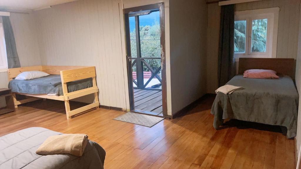 Postel nebo postele na pokoji v ubytování Hostal La Casona Ensenada con parking