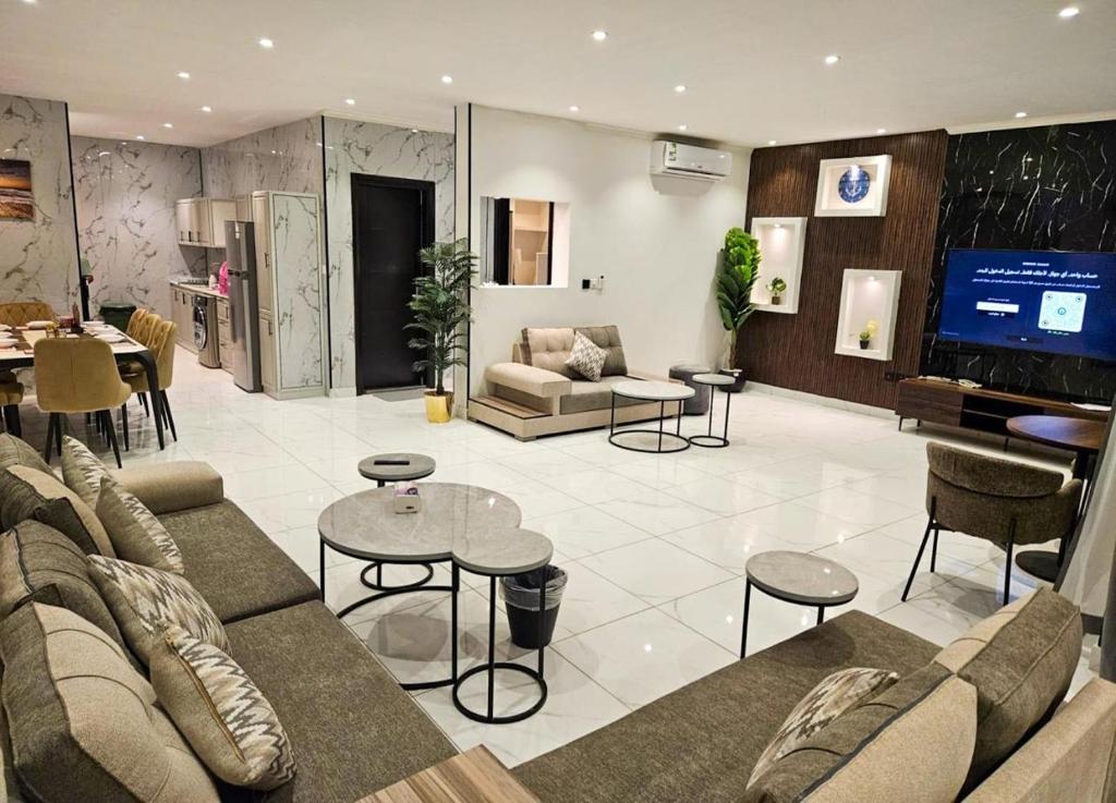 Posezení v ubytování شقة بنظام فيلا مستقلة بالكورنيشapartment with villa system