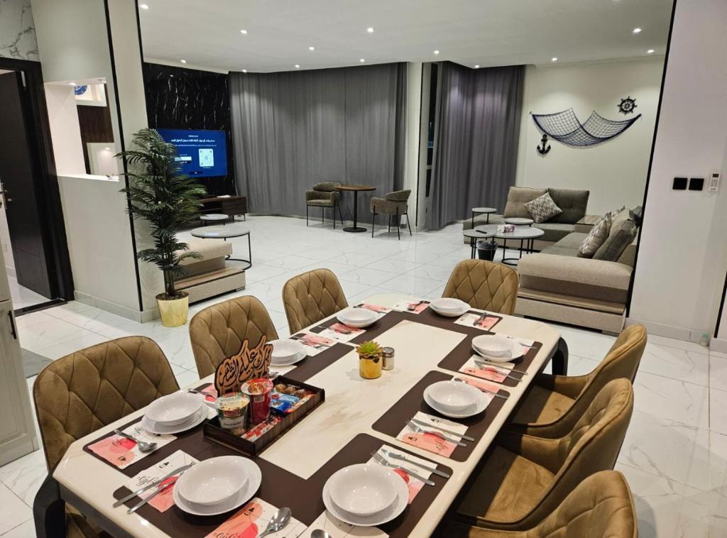 Posezení v ubytování شقة بنظام فيلا مستقلة بالكورنيشapartment with villa system