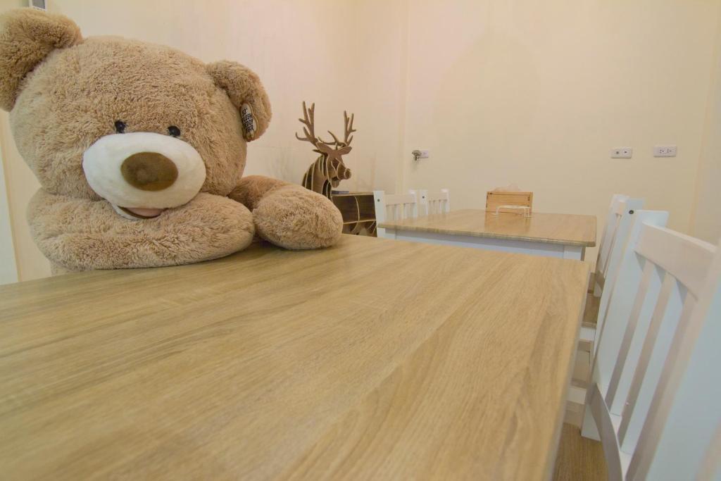 Foto dalla galleria di 充電樁 羅東木村電梯民宿Luodong Tree BnB 雲朵朵二館 近週三清溝 免費洗衣機 烘衣機 星巴克咖啡豆 國旅卡特約店 a Luodong