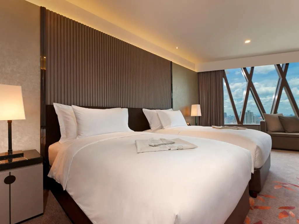 Deluxe Suite – Club Lounge access