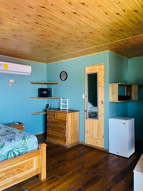 Postel nebo postele na pokoji v ubytování Soka Oceanview Loft Near Beach 15min Walk