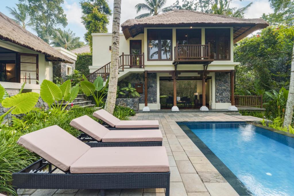 a villa with a swimming pool and a house at Kayumanis Ubud Private Villas & Spa in Ubud
