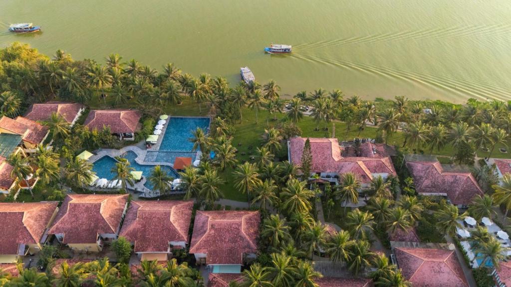 Vinh Hung Riverside Resort & Spa