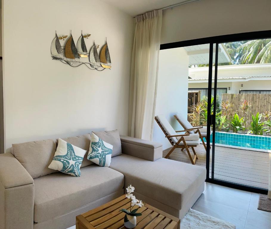 Hồ bơi trong/gần Sri Thanu Escape 1