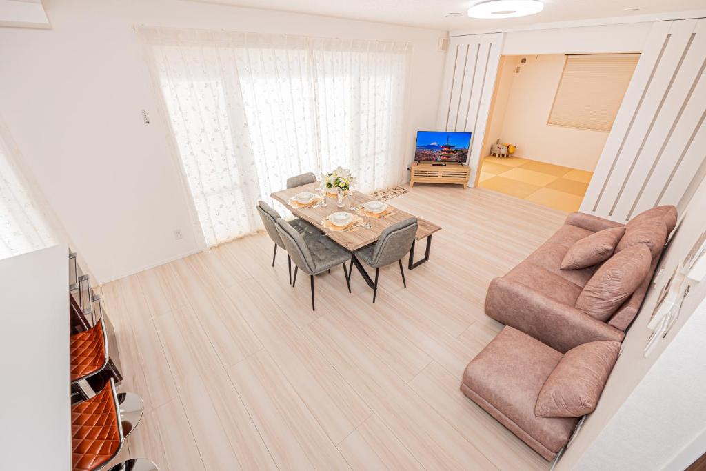 Svetainės erdvė apgyvendinimo įstaigoje New Open! Collab House 富士山眺望 送迎無料 BBQ 器具無料貸出
