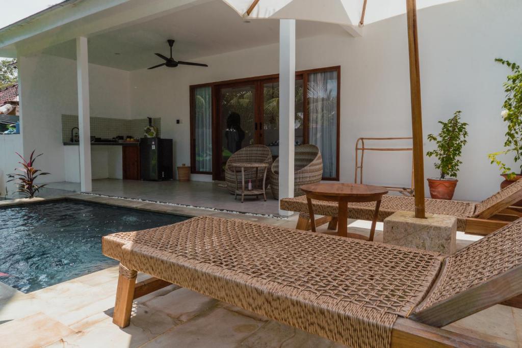 Bazén v ubytování Sunscape Villa - Beachfront and private pool nebo v jeho okolí