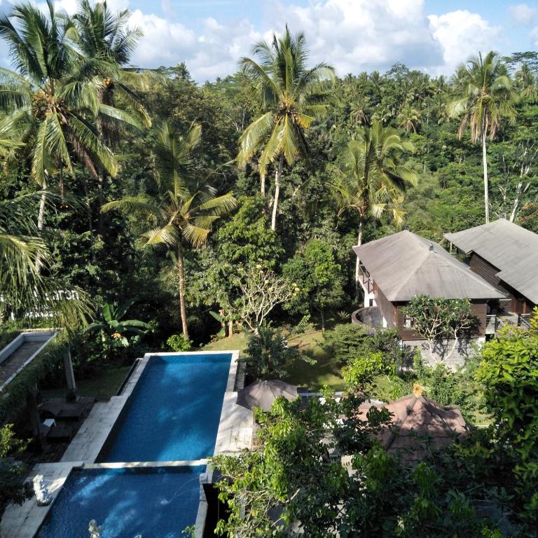 Bazén v ubytování Puri Saron Hotel Madangan - Gianyar nebo v jeho okolí