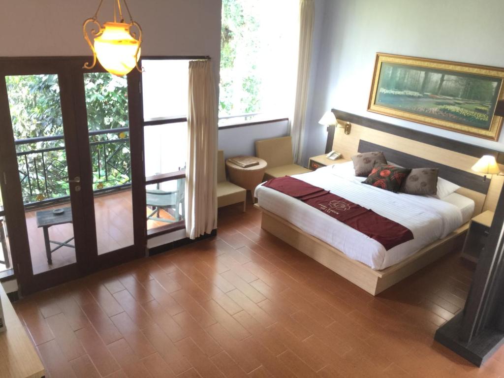 Postel nebo postele na pokoji v ubytování Puri Saron Hotel Madangan - Gianyar
