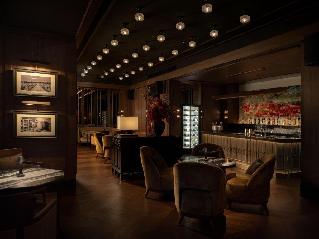 Khu vực ghế ngồi tại Dusit Thani Bangkok
