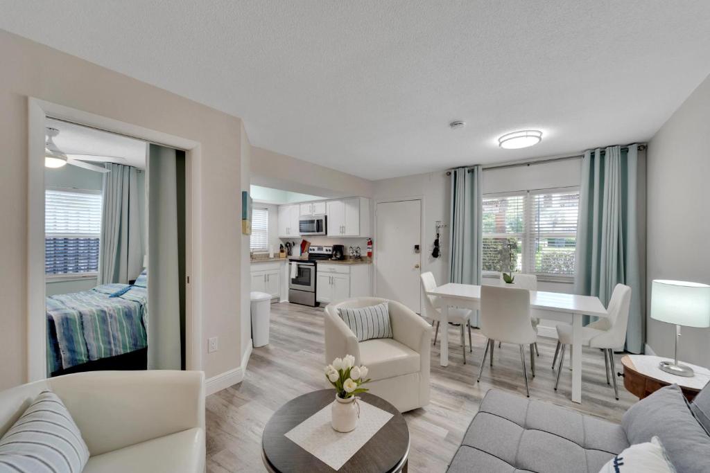 Posezení v ubytování Seafarer Retreat St Pete Beach 1378