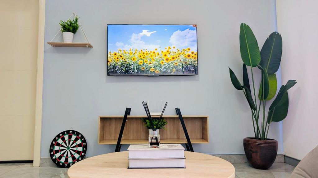 TV a/nebo společenská místnost v ubytování Seven Space Coliving