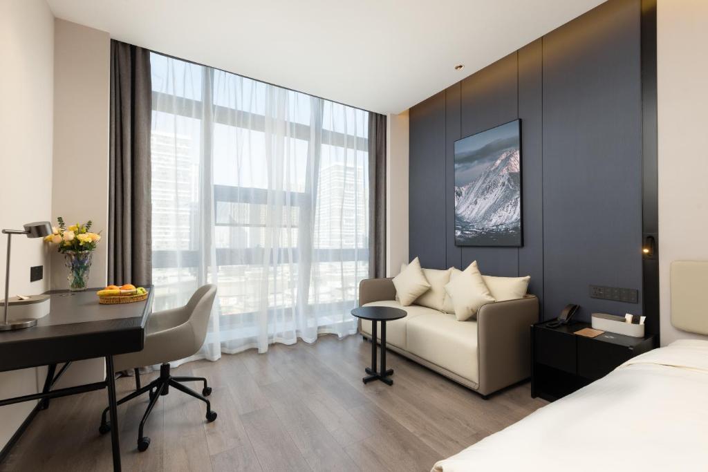 Postel nebo postele na pokoji v ubytování Atour Hotel Wuhan Hankou City Plaza Houhu Avenue