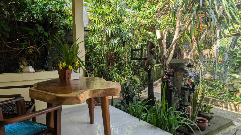 Zahrada ubytování Krisda Ubud Guest House