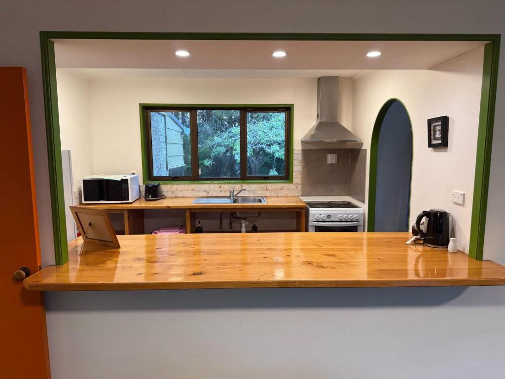 Cucina o angolo cottura di The Whistling Frog Resort