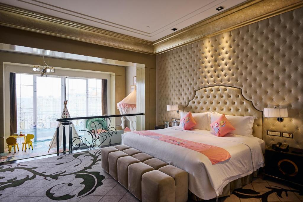 Postel nebo postele na pokoji v ubytování Chateau Star River Shanghai Minhang