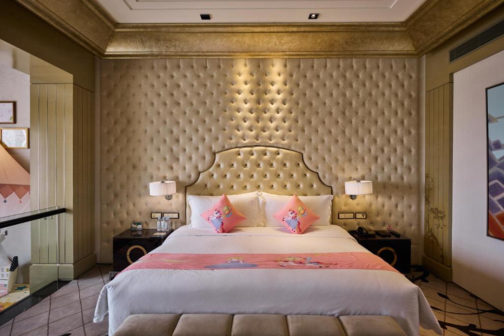 Postel nebo postele na pokoji v ubytování Chateau Star River Shanghai Minhang