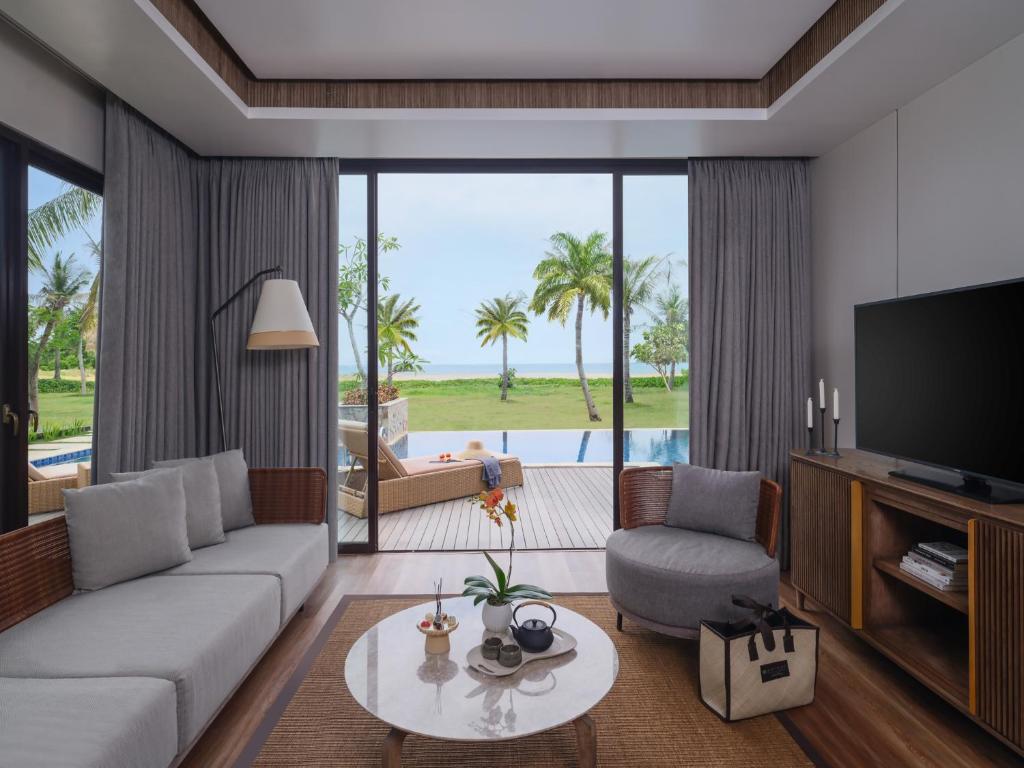 TV a/nebo společenská místnost v ubytování Pullman Lombok Merujani Mandalika Beach Resort