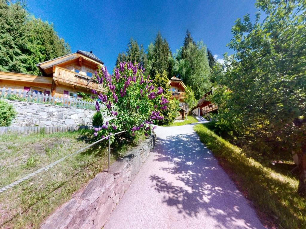 Vonkajšia záhrada v ubytovaní Chalet in Neukirchen