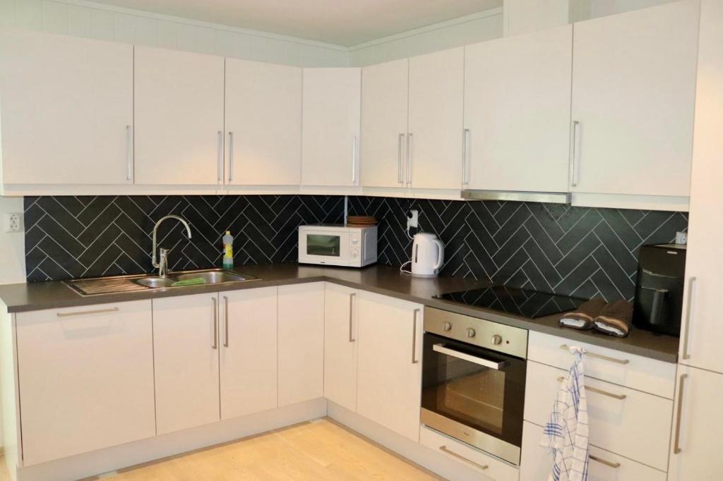 Kuchyň nebo kuchyňský kout v ubytování Les Homes - Modern & Cozy Stay Near Oslo Airport