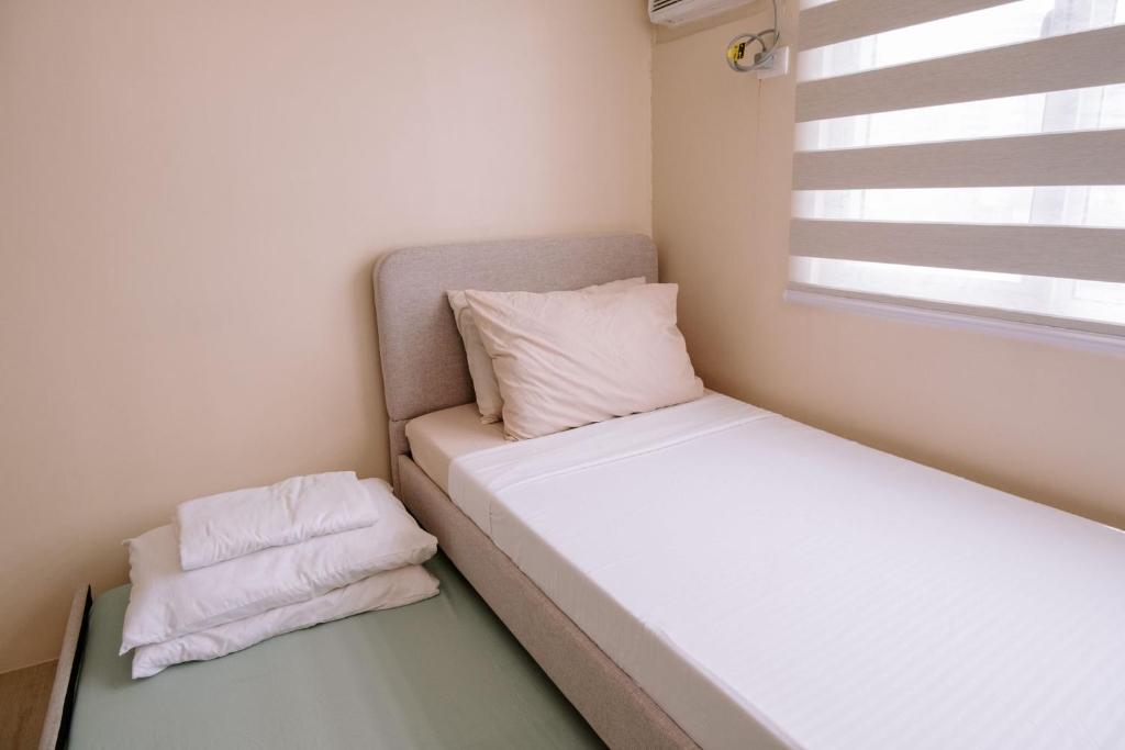 Postel nebo postele na pokoji v ubytování The Sleek Chic Hideaway