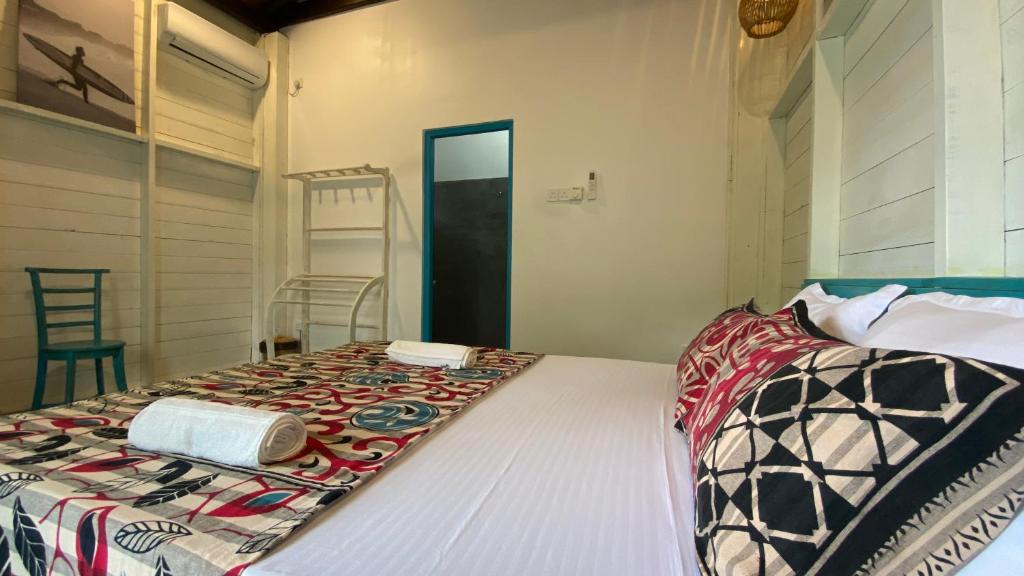 Postel nebo postele na pokoji v ubytování Mahaon surf hotel
