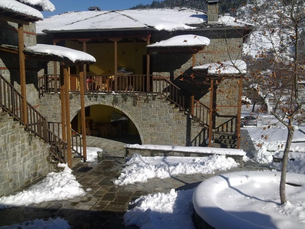 Kerasies Guesthouse v zimě