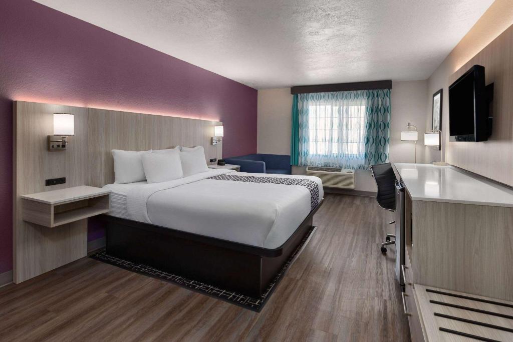 Postel nebo postele na pokoji v ubytování La Quinta by Wyndham North Orem