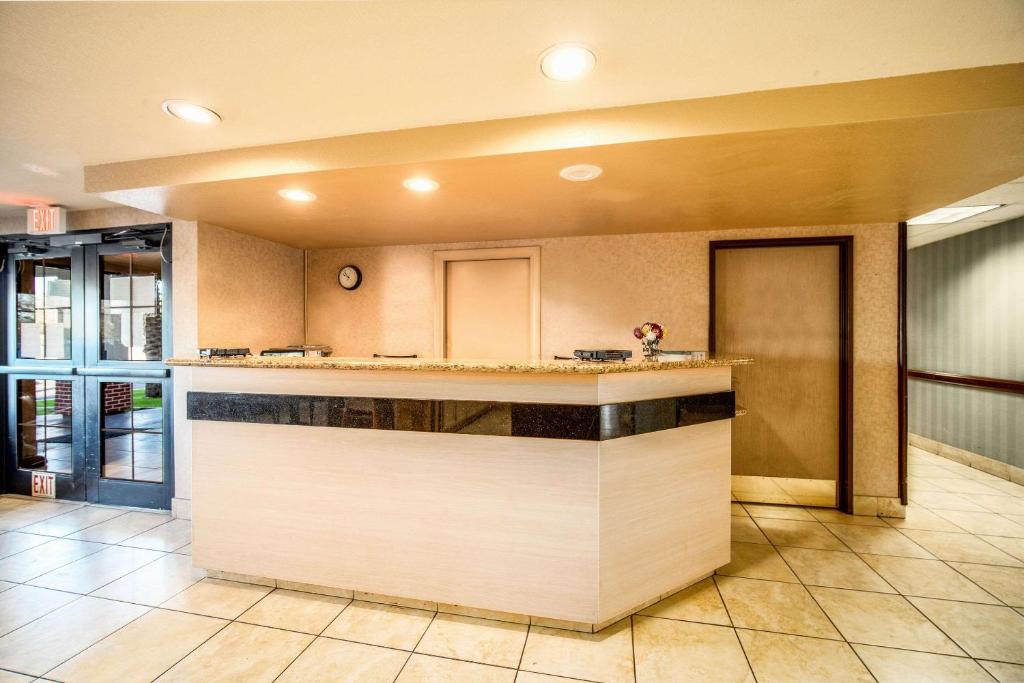 Kuchyň nebo kuchyňský kout v ubytování Quality Inn Chandler I-10