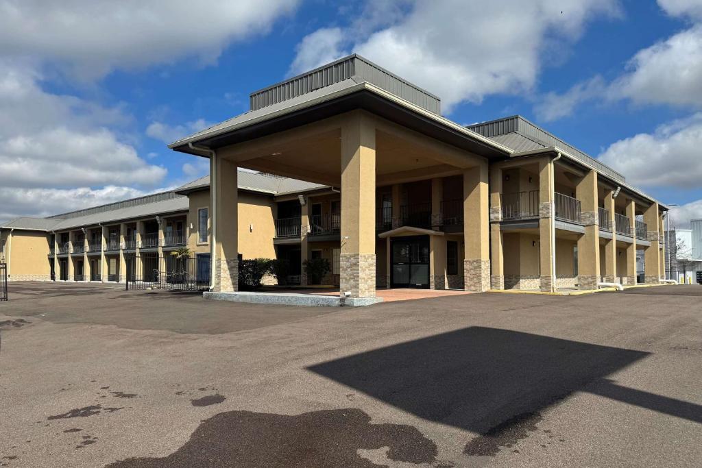 an empty parking lot in front of a building at Super 8 by Wyndham Jackson MS Near the Fairgrounds in Jackson