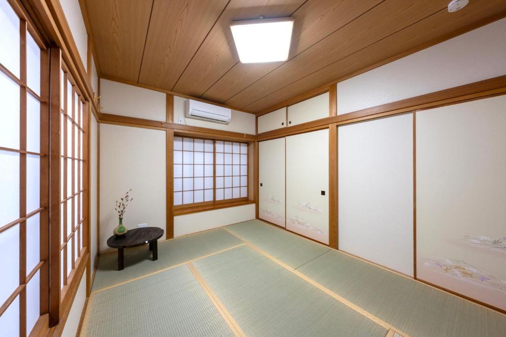 Fotografie z fotogalerie ubytování TSURUNOYA The only private lodging in Tokyo Japanese TATAMI style 8 minutes walk from station FREE Parking 4rooms 12guests NEW OPEN ASAKUSA AKIHABARA SKYTREE nearby v Tokiu