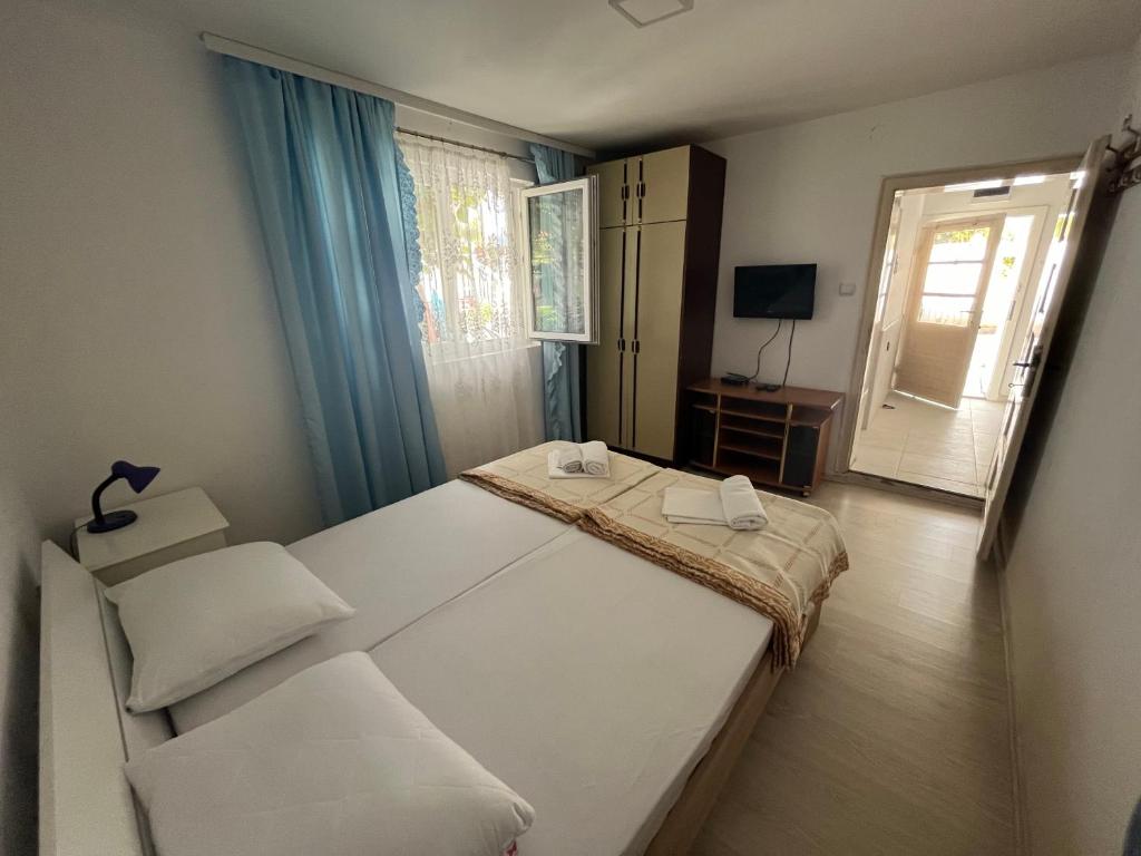 Postel nebo postele na pokoji v ubytování Smeštaj Pejčić