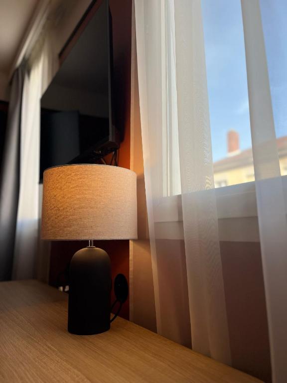 Postel nebo postele na pokoji v ubytování Hotel Le Lumière