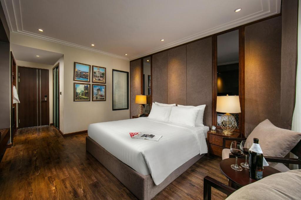 Postel nebo postele na pokoji v ubytování Ping Diamond Hotel Hanoi